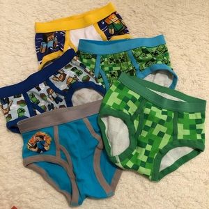 NWOT Boys Minecraft Briefs Size 6